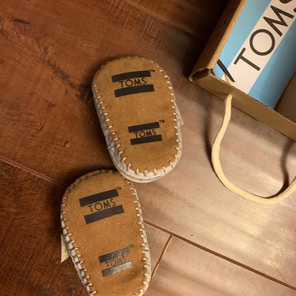 TOMS Alpargata Chambray Crib Shoe - Picture 3 of 8